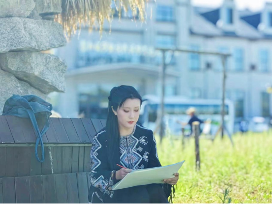 “走遍中国”:以画笔镌刻恩和小镇的独特诗韵