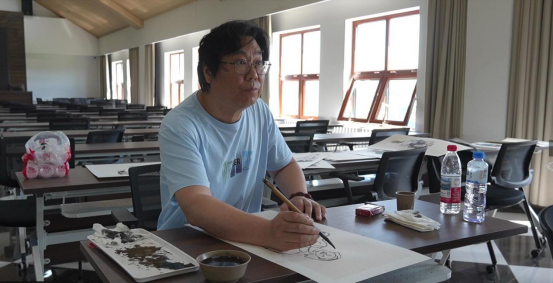 “走遍中国”：以画笔镌刻恩和小镇的私有诗韵