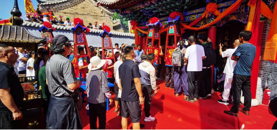 走遍中国：陕北庙会，民俗和艺术来了一场欢乐“约会”