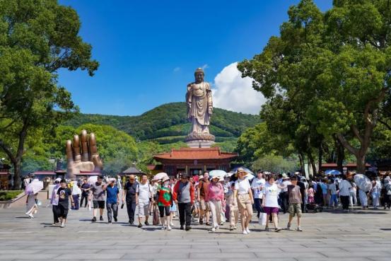 蘇超熱浪點(diǎn)燃江蘇夏日“煙火氣” 足球狂歡帶動(dòng)城市活力