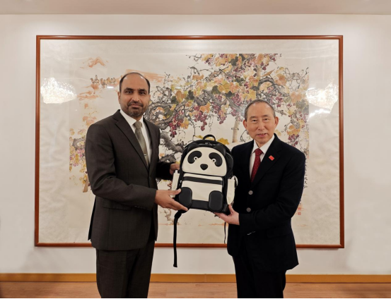 龙宇翔与巴基斯坦驻华使馆国防武官兼陆军武官古拉姆·穆斯塔法准将亲切会见