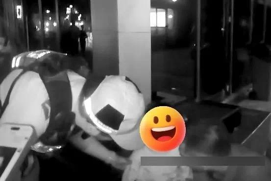 揪心又暖心！男童走失急哭，民警化身“临时家长”温情守护