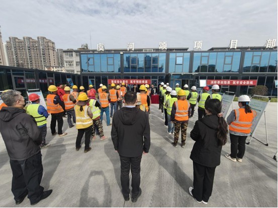 潍坊“社保服务进万家”工伤保险宣传走进建筑工地
