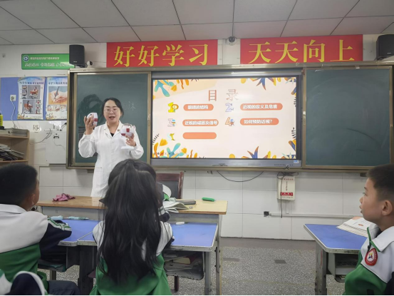 把专业眼健康课送进每一间教室——泰安市中心医院眼科医生化身 “健康教育辅导员”，驻校一周守护孩子光明未来