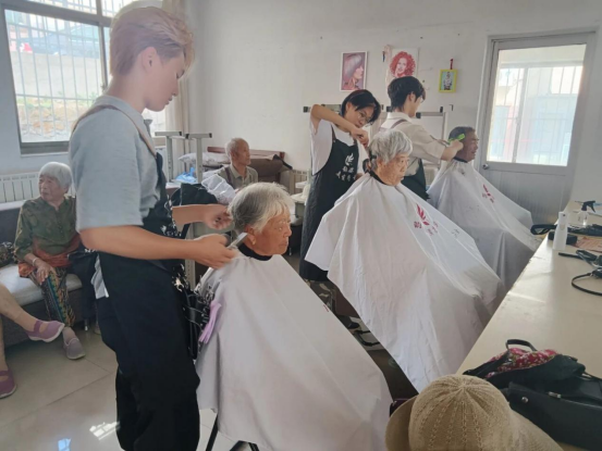 威海市环翠区竹岛街道：惠民服务送到家门口 细微实事温暖片区群众