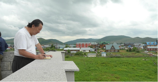 “走遍中国”：以画笔镌刻恩和小镇的私有诗韵