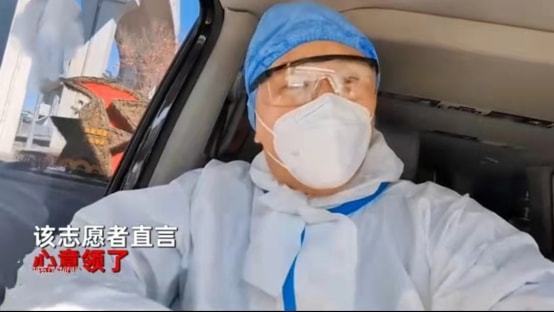 孩子核酸现场为防疫者跳舞引争议 志愿者:耽误工作