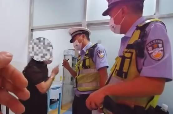 晚报|巴铁总理谢中国援助、台风来袭浙江多地停课