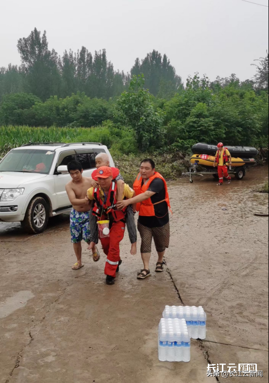 湖北多只救援队驰援河北！涿州多位受困者已被安全转移