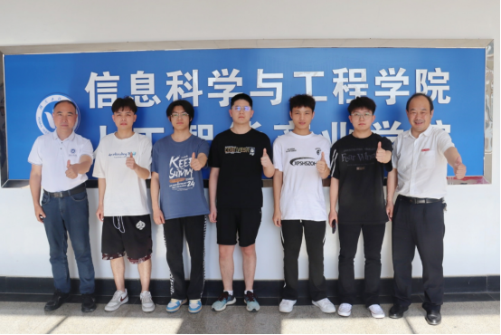 合肥工業(yè)大學(xué)一寢室全員上岸 學(xué)霸寢室共圓夢