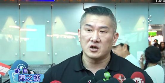 台湾网红“馆长”返台遭岛内绿营“围剿”，谢寒冰：装睡的人永远叫不醒 馆长霸气回应攻击