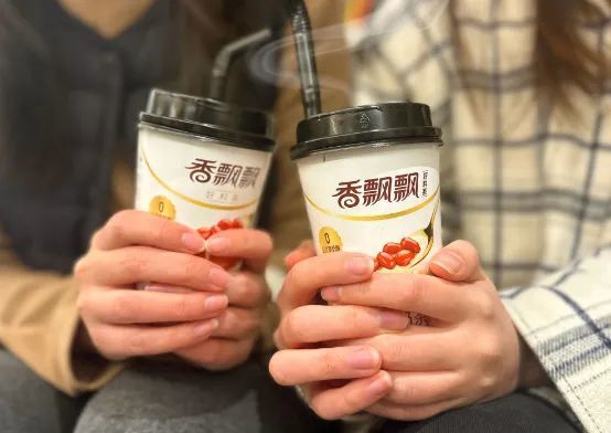 外賣(mài)大戰(zhàn)第一批受害者已出現(xiàn) 香飄飄業(yè)績(jī)下滑