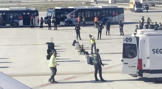 “我有炸弹，所有人都会死”，土耳其航空一航班因乘客Wi-Fi名称含“炸弹威胁”紧急迫降 虚假威胁引发紧急预案