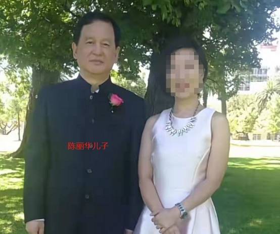 唐僧迟重瑞现身继孙女婚礼，穿西服风流倜傥，比陈丽华儿子还年轻