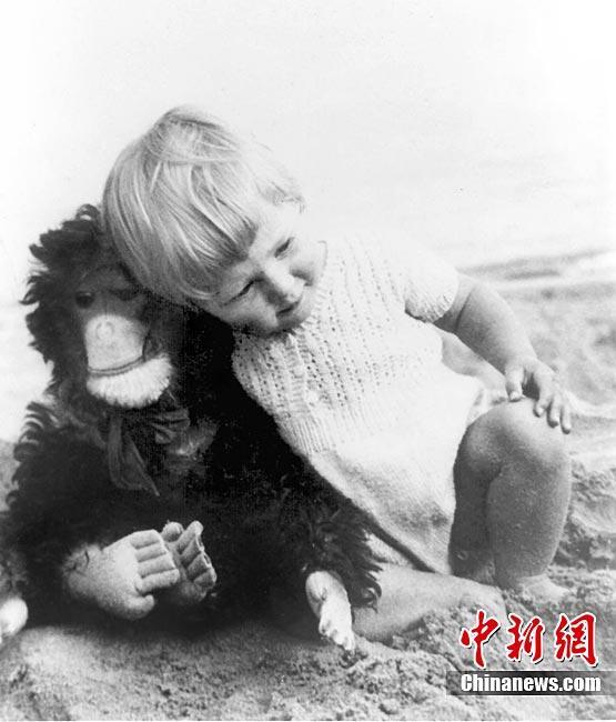 珍·古道尔留下真实版美女与野兽故事 传奇一生影响深远