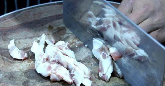 一块土豆几毛钱，搭配五花肉秒变大菜，端上桌全家抢着吃