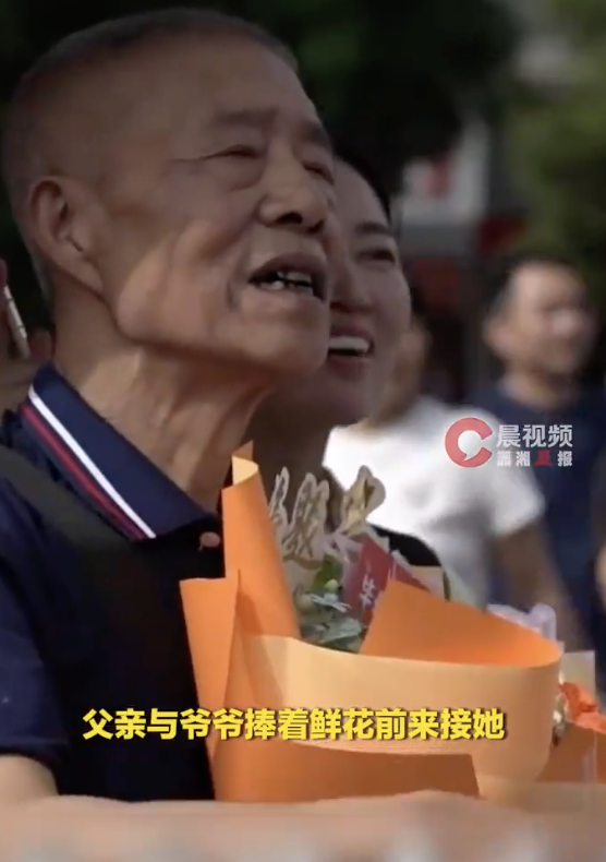 高考完得知奶奶去世 女生崩溃大哭 隐瞒23天真相