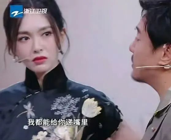 唐嫣综艺表情引热议 感觉下一步唐嫣就要化身地铁判官上去抽腾哥了