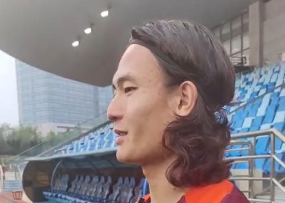 进国足已发红包！廖锦涛：我特点是预判和位置选择 争取东亚杯上场 大连青训基地集训感言