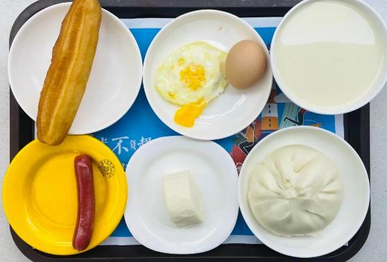 南航連續(xù)13年發(fā)放愛(ài)心能量早餐，一分錢早餐 點(diǎn)亮奮斗晨光！