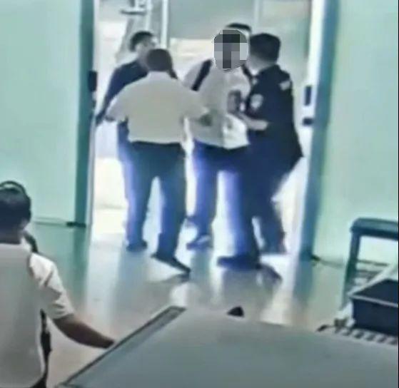 因無法帶上飛機男子怒砸充電寶被拘 情緒失控釀禍