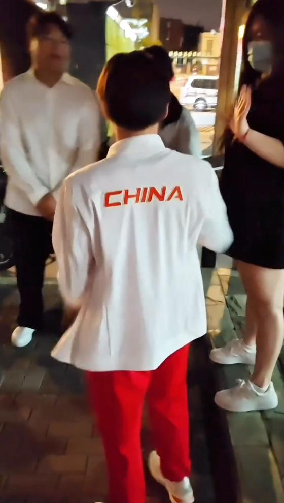 全红婵全运会背包火了！红队服配满包玩偶 负重前行萌化网友