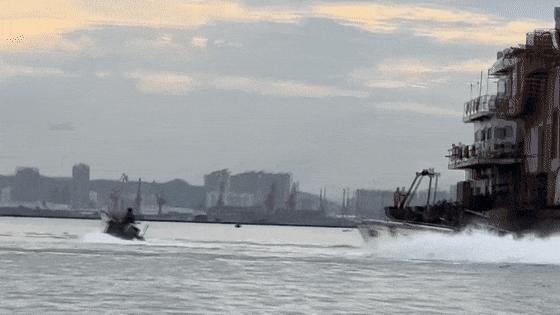 海警被走私艇冲撞牺牲执法画面公开 英雄壮烈牺牲