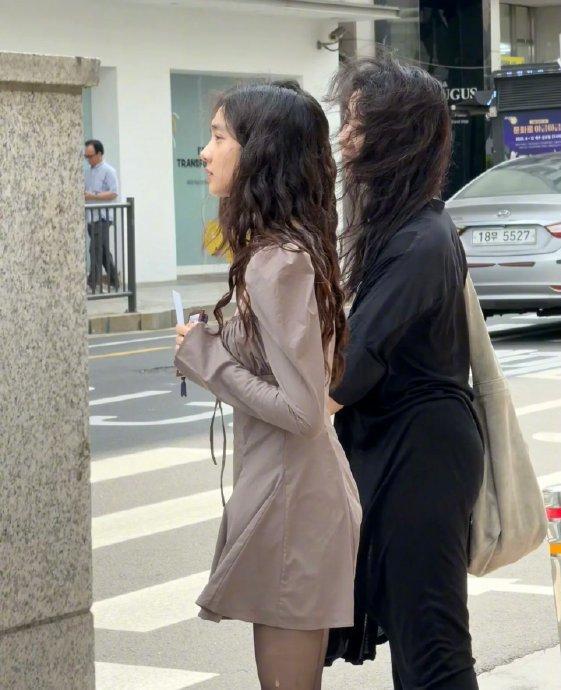 黄多多孙莉去拍了aespa人生四格 破次元相遇