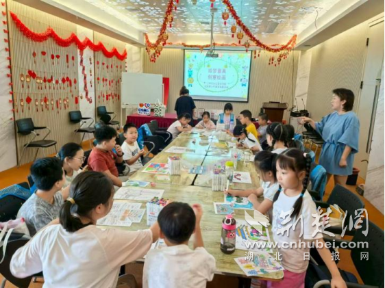 武汉电信“爱心翼站”暖心服务市民，织就城市温暖守护网