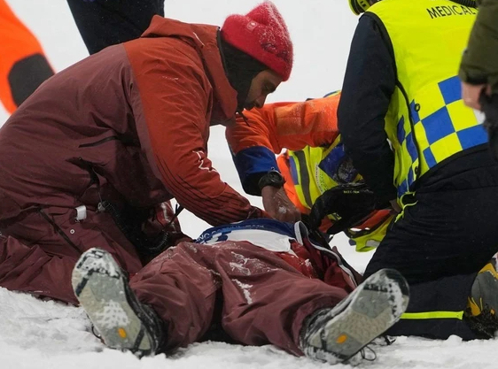 苏翊鸣超强劲敌冬奥开战前发生摔伤事故 北京冬奥0.17分小负苏翊鸣