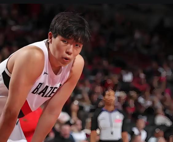 杨翰森再战勇士9 6！篮板新高 晃飞霍福德，约基奇式打法初现！