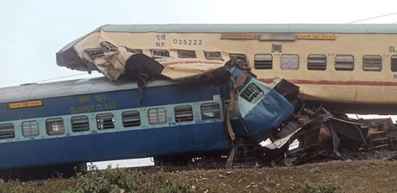 印度一特快列车发生脱轨事故，已致7死45伤