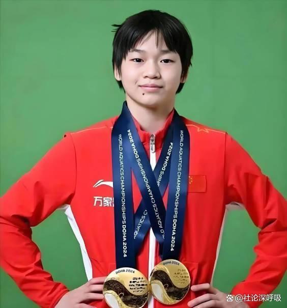 全红婵脚上绑满肌贴