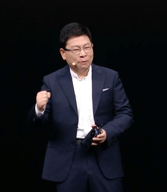 余承东发布会现场连喊3个Super 麒麟9050 Pro震撼亮相