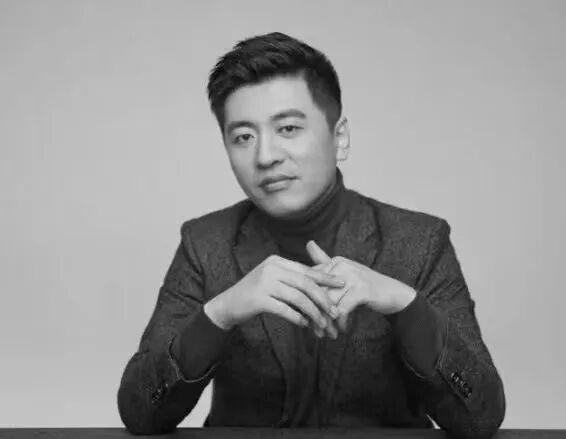 张雪峰在公司跑步后出现不适送医