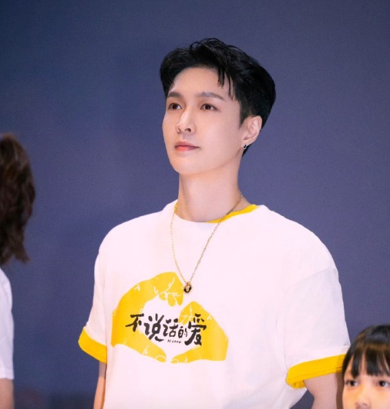 张艺兴维权获赔2万 吴某某向张艺兴公开赔礼道歉！