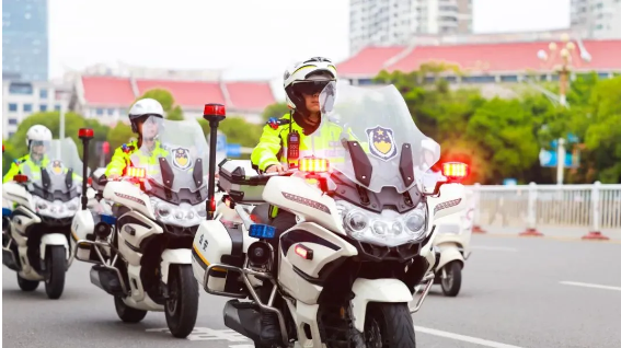 福州交警争分夺秒护考 九项举措保畅通
