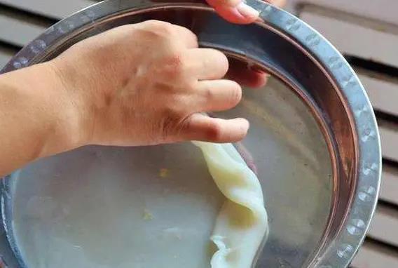 简单凉皮做法，不用揉面洗面，配方全部告诉你，按步骤来一次成功