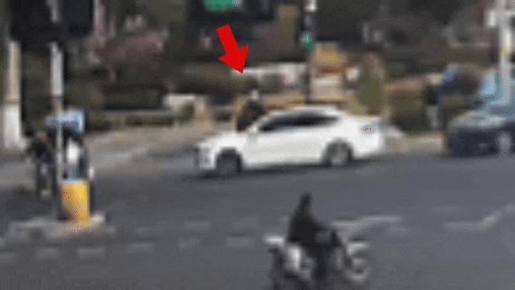 女子驾驭拐弯让直行碰瓷30余起被拘 作恶赚钱终落法网