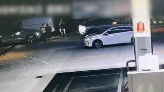 男子搭讪交警自曝醉驾