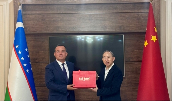 龙宇翔与乌兹别克斯坦苏尔汉河州州长卡西 莫夫·乌鲁格别克亲切会见