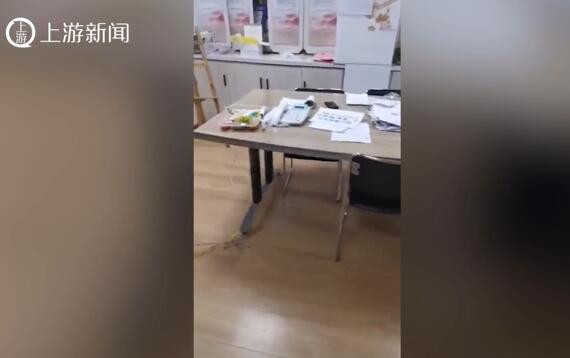 兰州一社区电话无人接话筒被挪开?回应称系误会