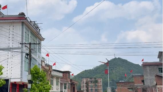 第一次巡边 女警在国旗下哭了 家国情怀触动心弦