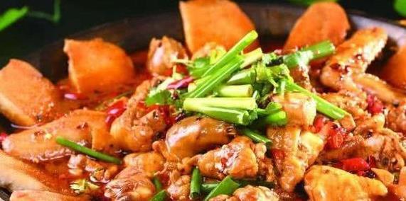 枣庄特色美食地锅鸡，好吃又下饭，让人垂涎欲滴