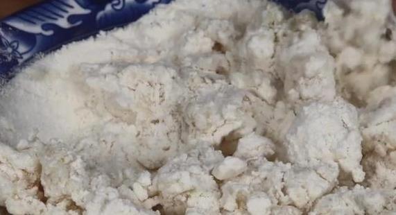 豆角里加2个洋葱，教你从没吃的做法，实在太香了，营养又解馋