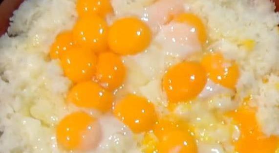 日本美食吓坏中国人，生吃章鱼还吸喉咙，你敢试一口吗？