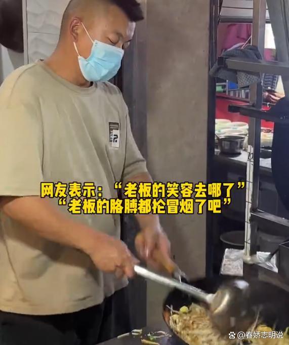 河南炒粉摊爆火后社区打电话催营业 善意点燃国庆热潮
