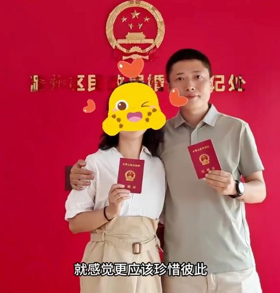 情侣自驾死里逃生后立即领证 生死考验见证真爱