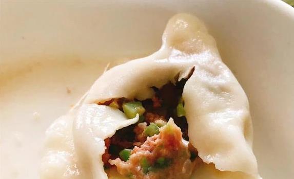 豆角饺子香翻天，省钱又营养，你家包了吗？