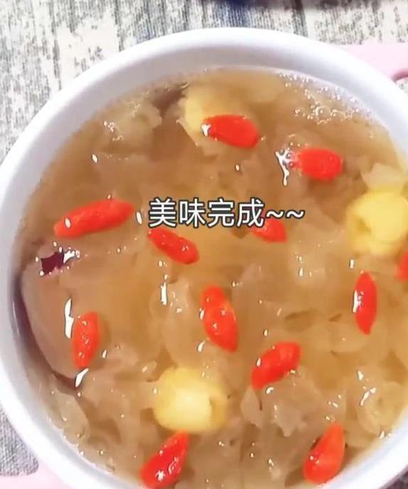 吃不起阿胶别慌，银耳一周吃3次，皮肤嫩得像18岁